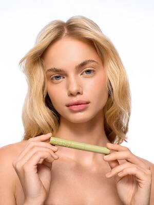 ВОССТАНАВЛИВАЮЩИЙ ГЕЛЬ-ФИКСАТОР ДЛЯ БРОВЕЙ